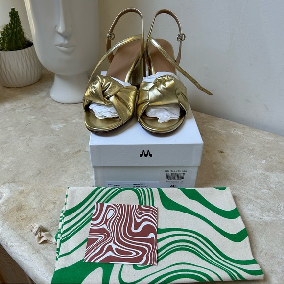 Elegant Gold Women's Sandals - Picture 5 of 13